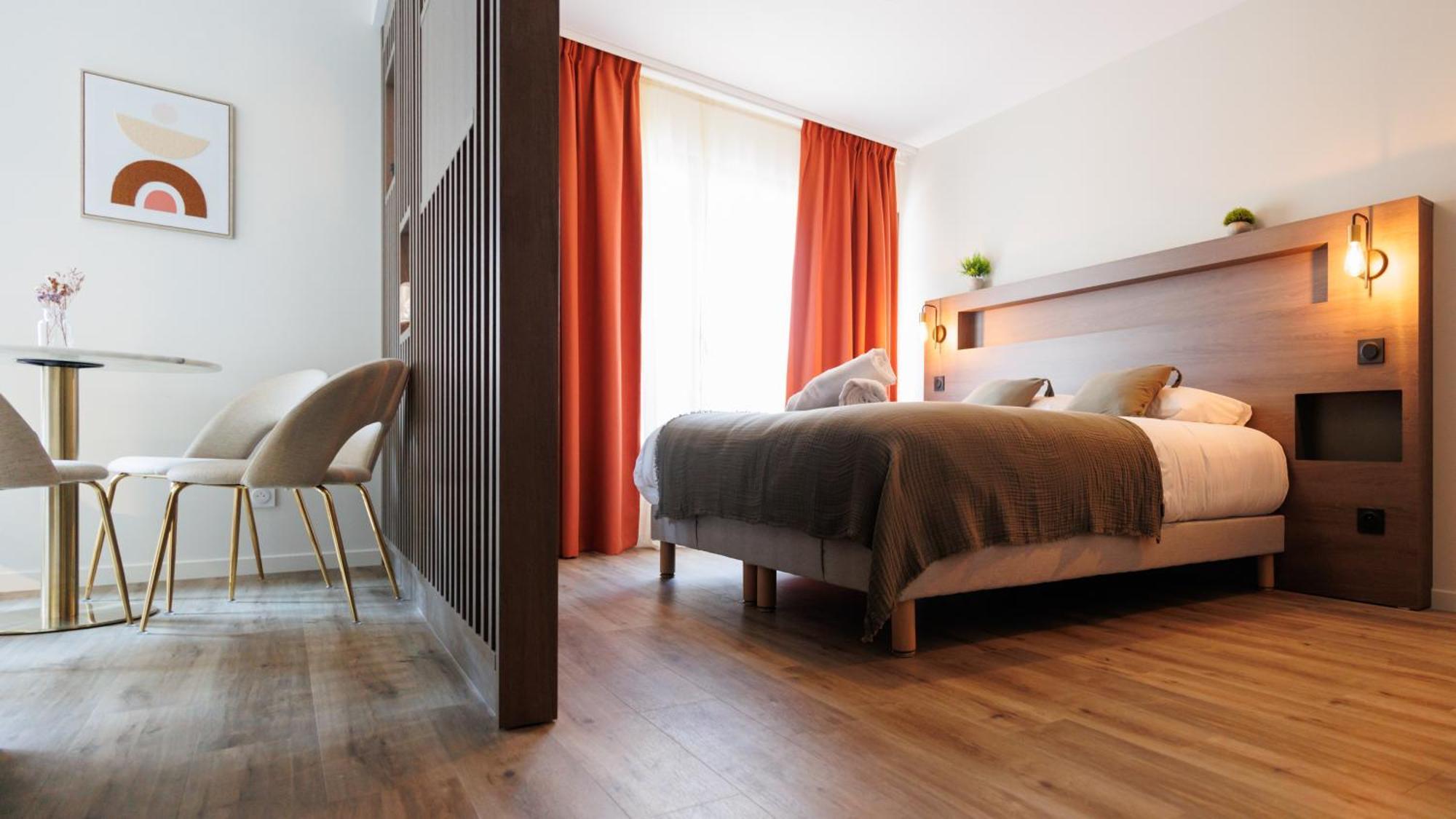 Appart'Hotel Le Corot - Acces Autonome - Saint-Junien Centre Exterior photo