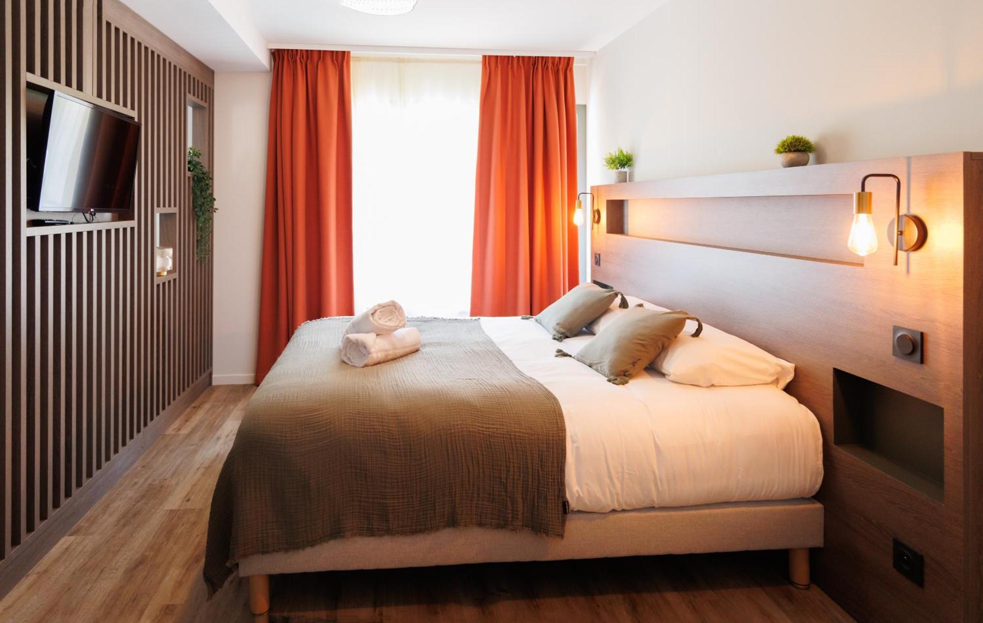 Appart'Hotel Le Corot - Acces Autonome - Saint-Junien Centre Exterior photo